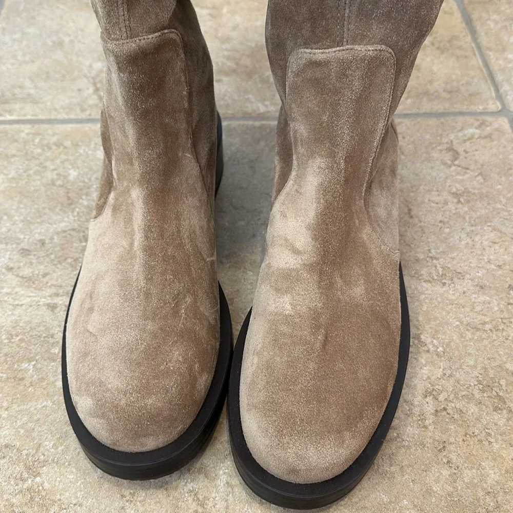 New STUART WEITZMAN Suede Boots. Khaki. Size 9.